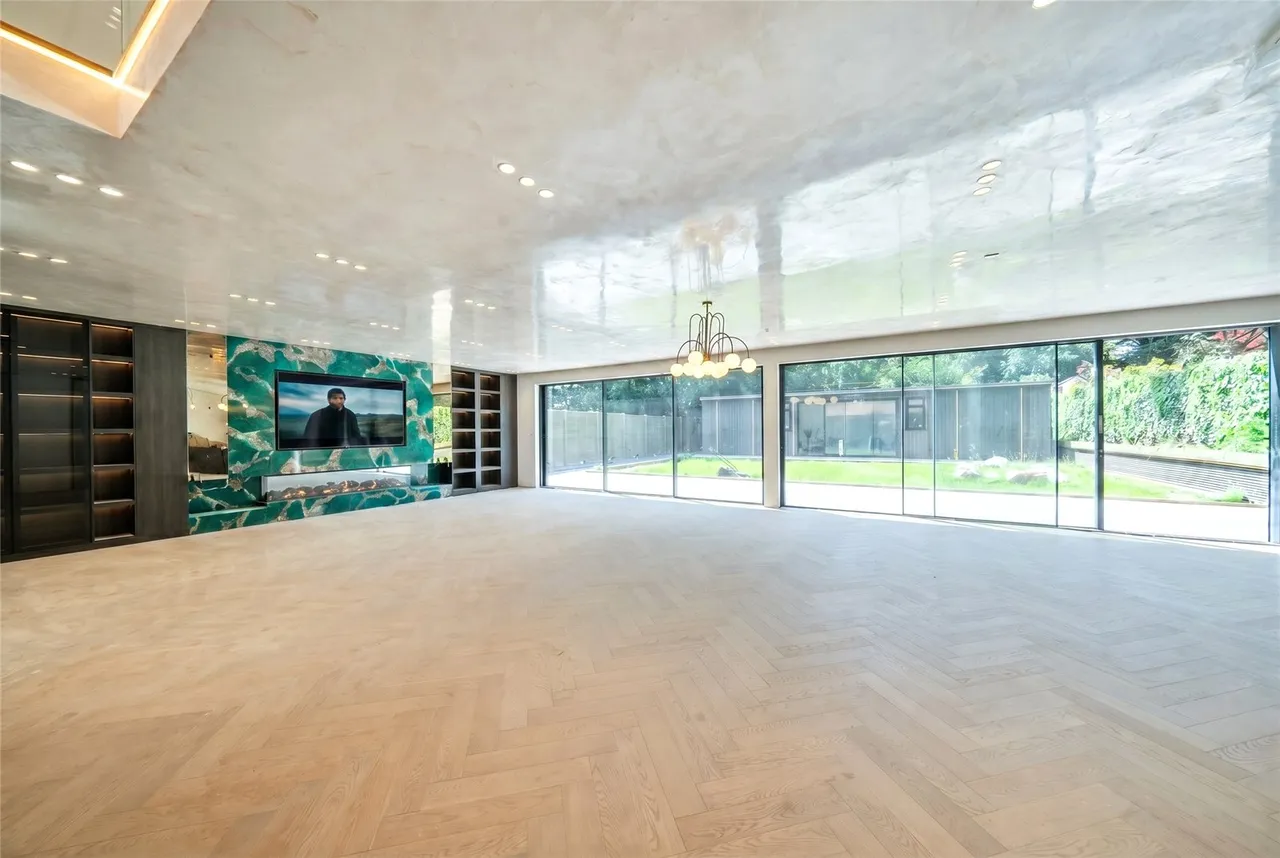 Pipers Green Lane, HA8, photo 2