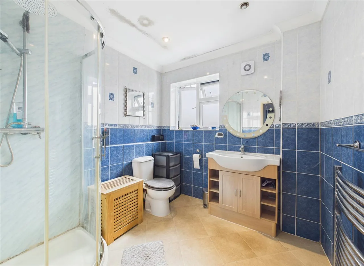 Walnut Way, Ruislip, HA4 6TD, photo 8