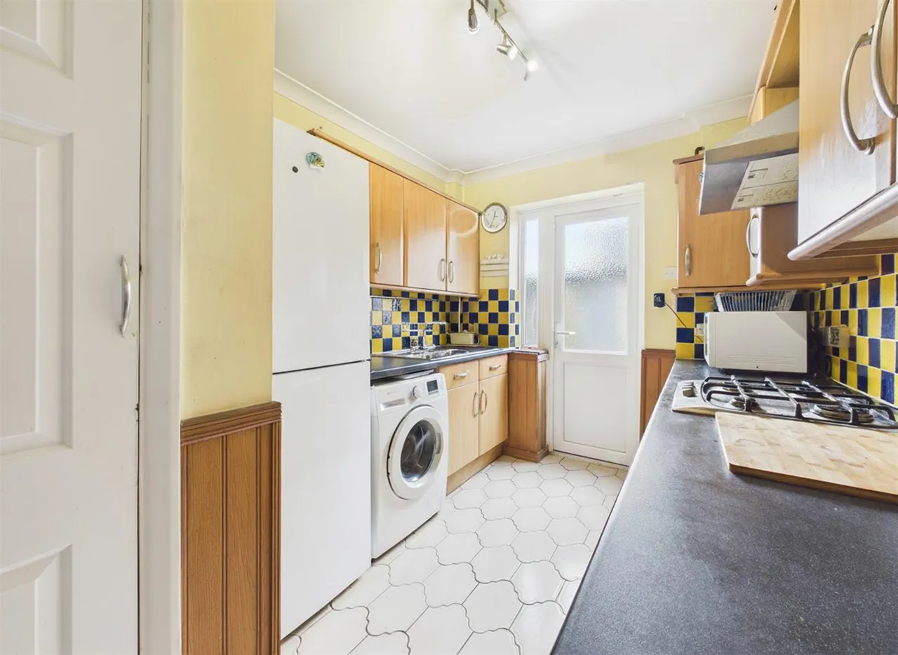 Walnut Way, Ruislip, HA4 6TD, photo 3