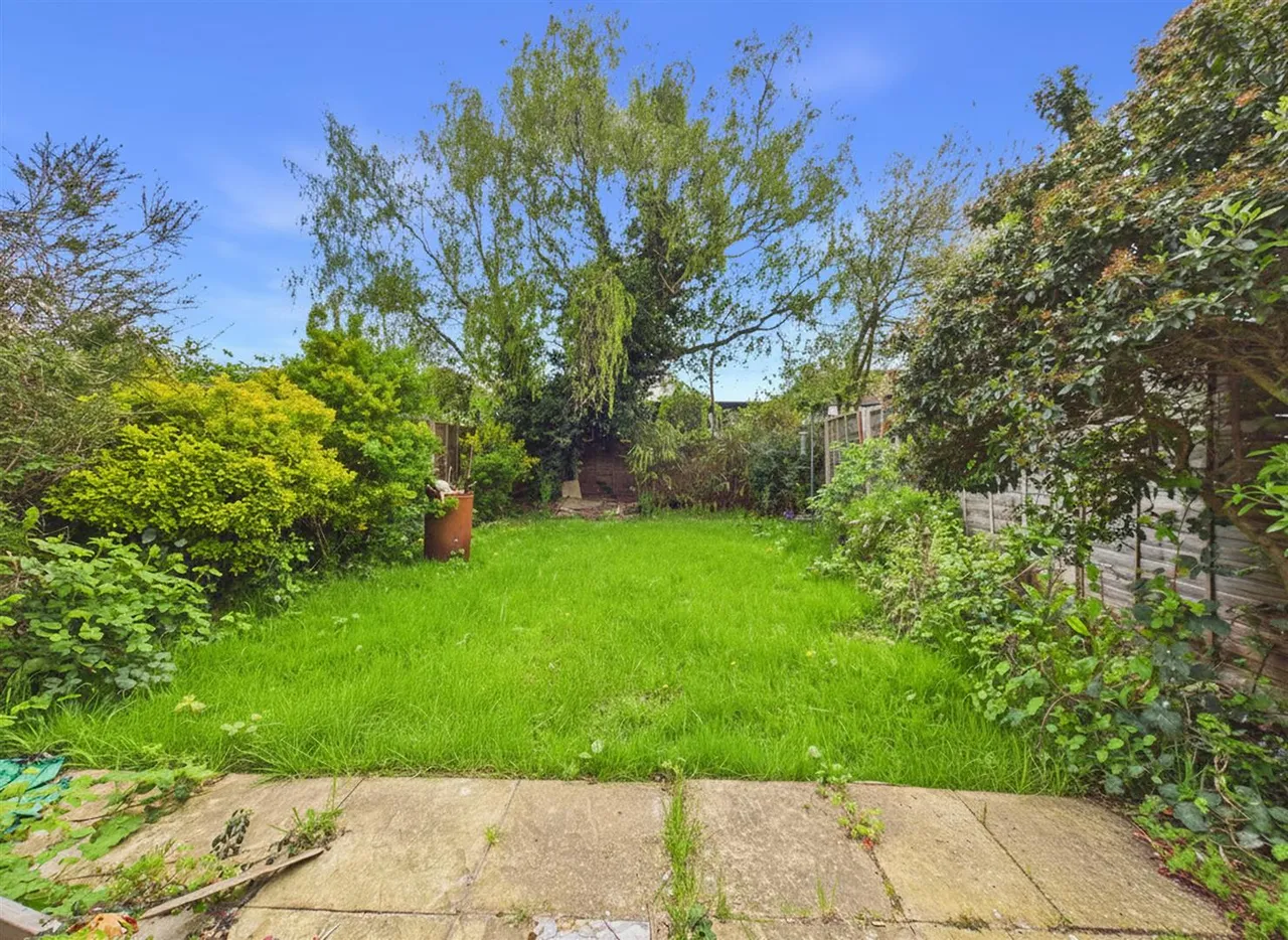 Walnut Way, Ruislip, HA4 6TD, photo 11