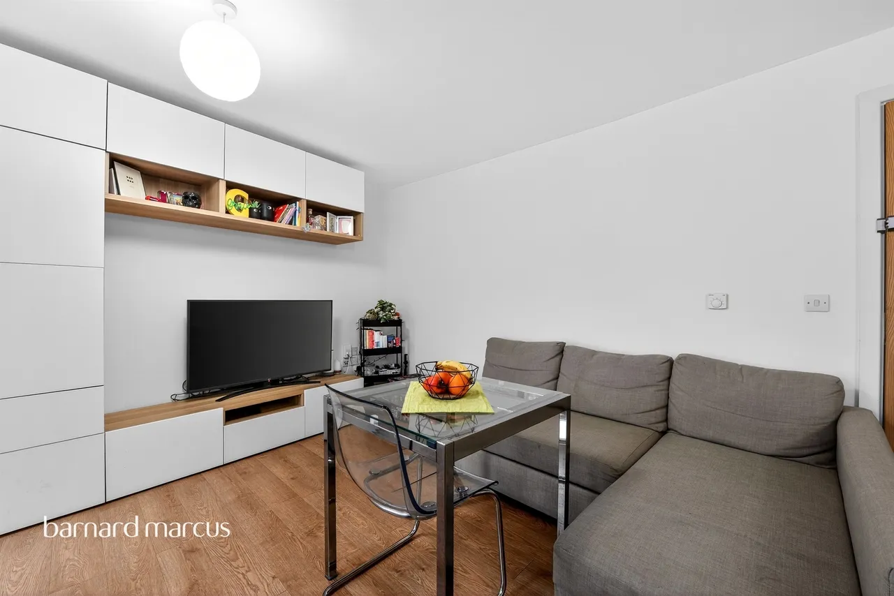 Garratt Lane, London, SW17, photo 5