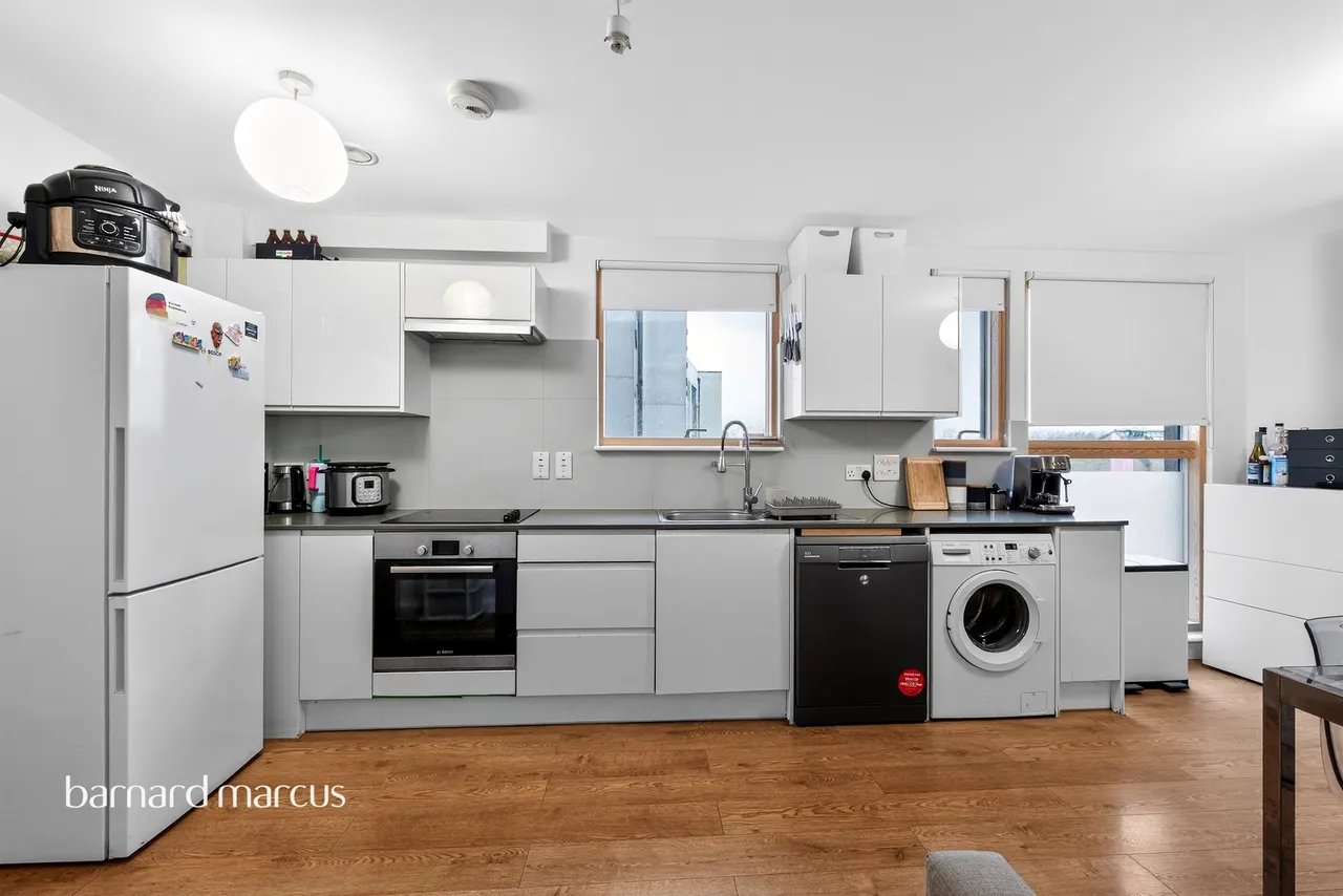 Garratt Lane, London, SW17, photo 2
