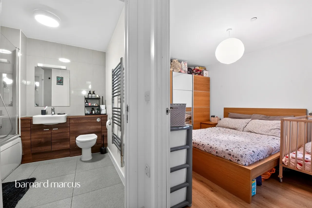 Garratt Lane, London, SW17, photo 8