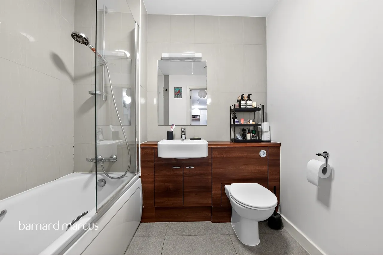 1 bed flat for sale, Garratt Lane, London, SW17