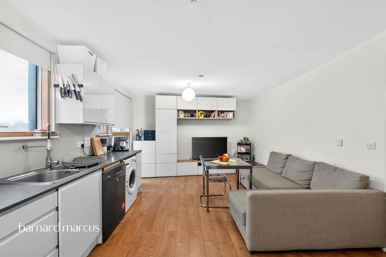 Garratt Lane, London, SW17, photo 6