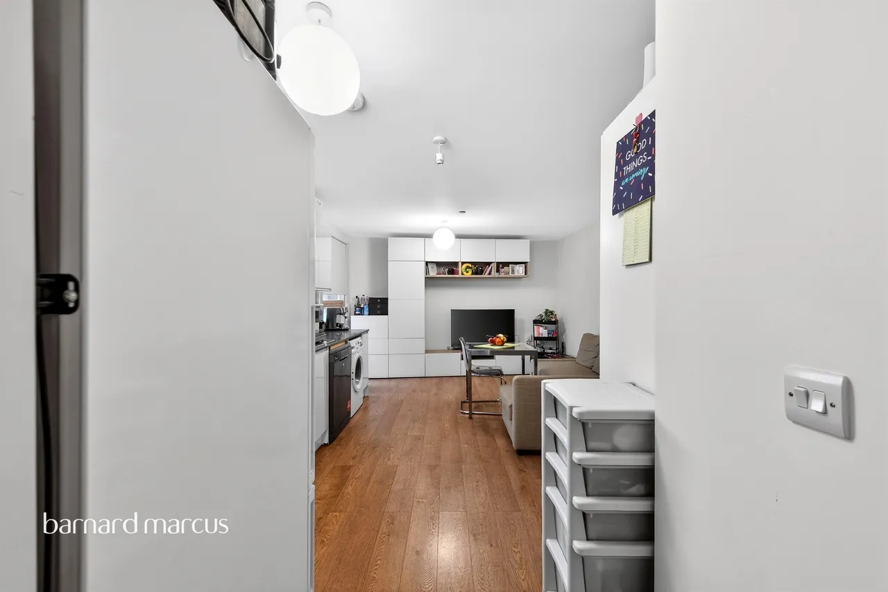 Garratt Lane, London, SW17, photo 12