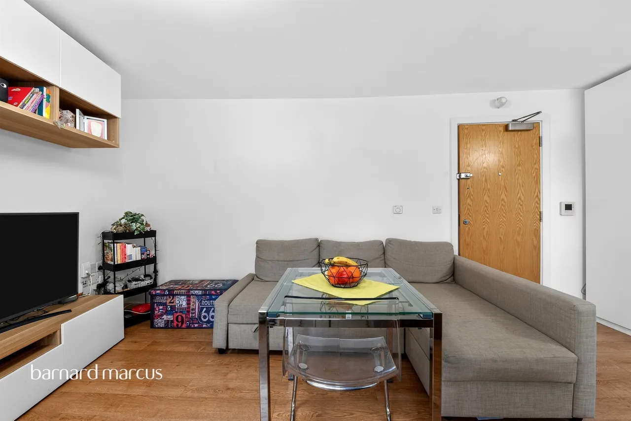 Garratt Lane, London, SW17, photo 9