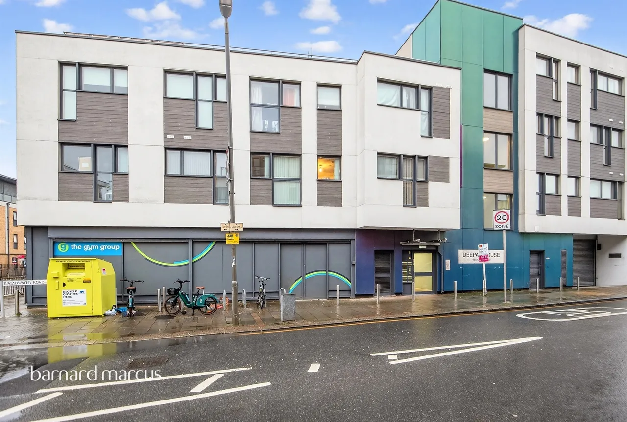 Garratt Lane, London, SW17, photo 7
