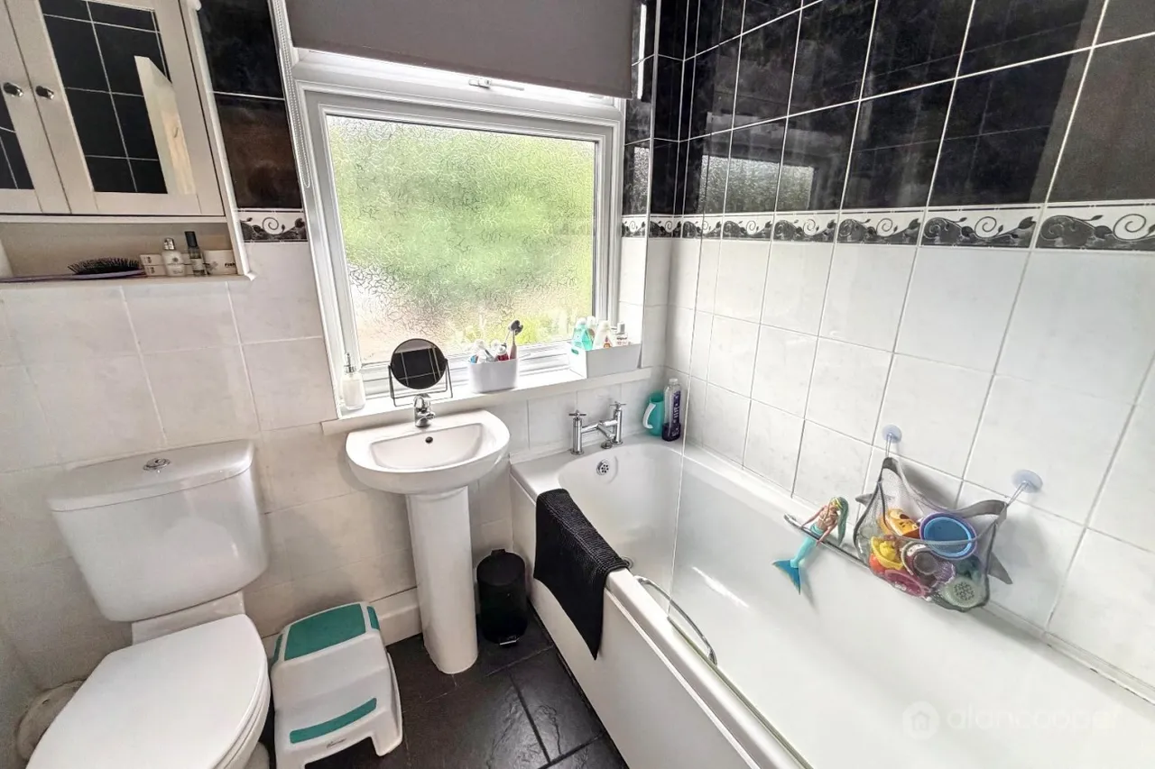 St Nicolas Road, Nuneaton, CV11, photo 11