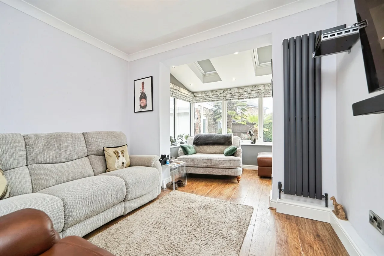 Elmfield, Baildon, BD17, photo 2