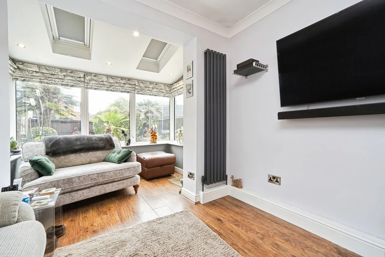 Elmfield, Baildon, BD17, photo 4