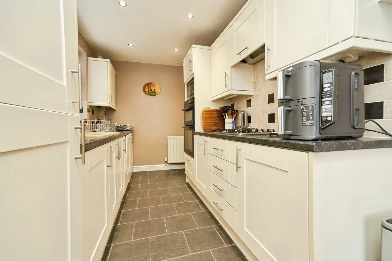 Elmfield, Baildon, BD17, photo 12
