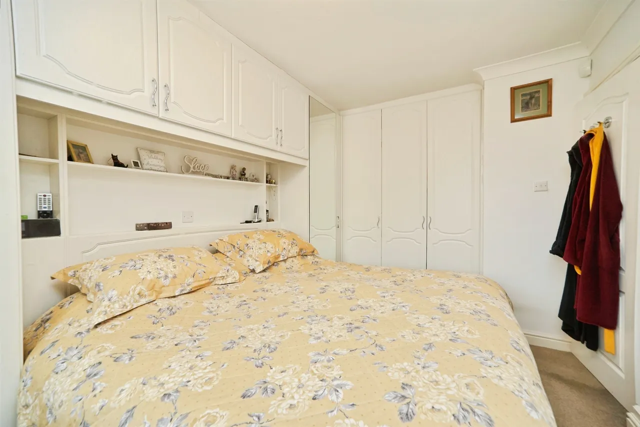 Elmfield, Baildon, BD17, photo 8
