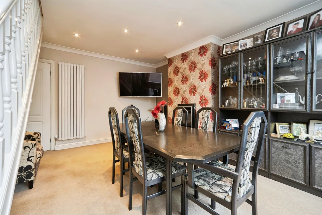 Elmfield, Baildon, BD17, photo 10