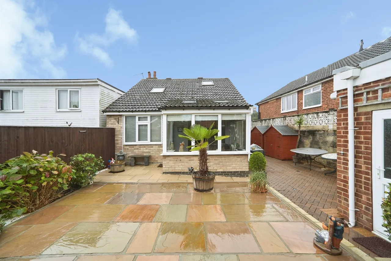 Elmfield, Baildon, BD17, photo 3