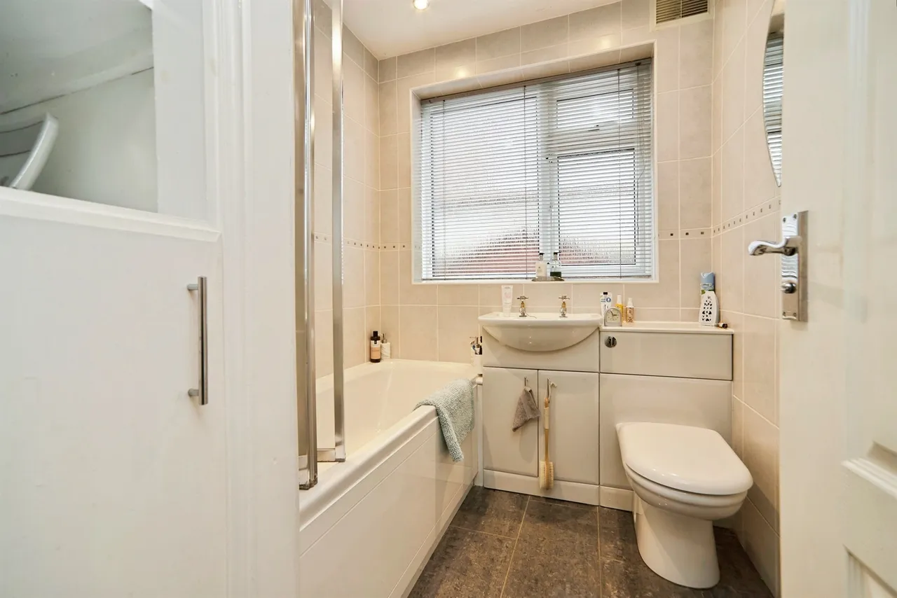 Elmfield, Baildon, BD17, photo 6