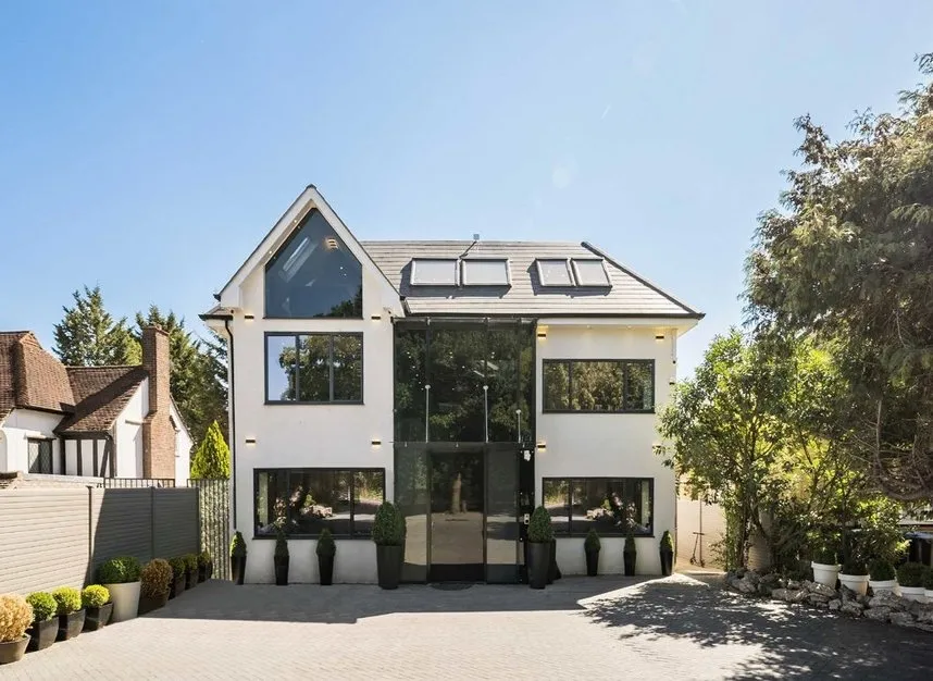 5 bed house to rent — Waggon Road, Barnet, EN4