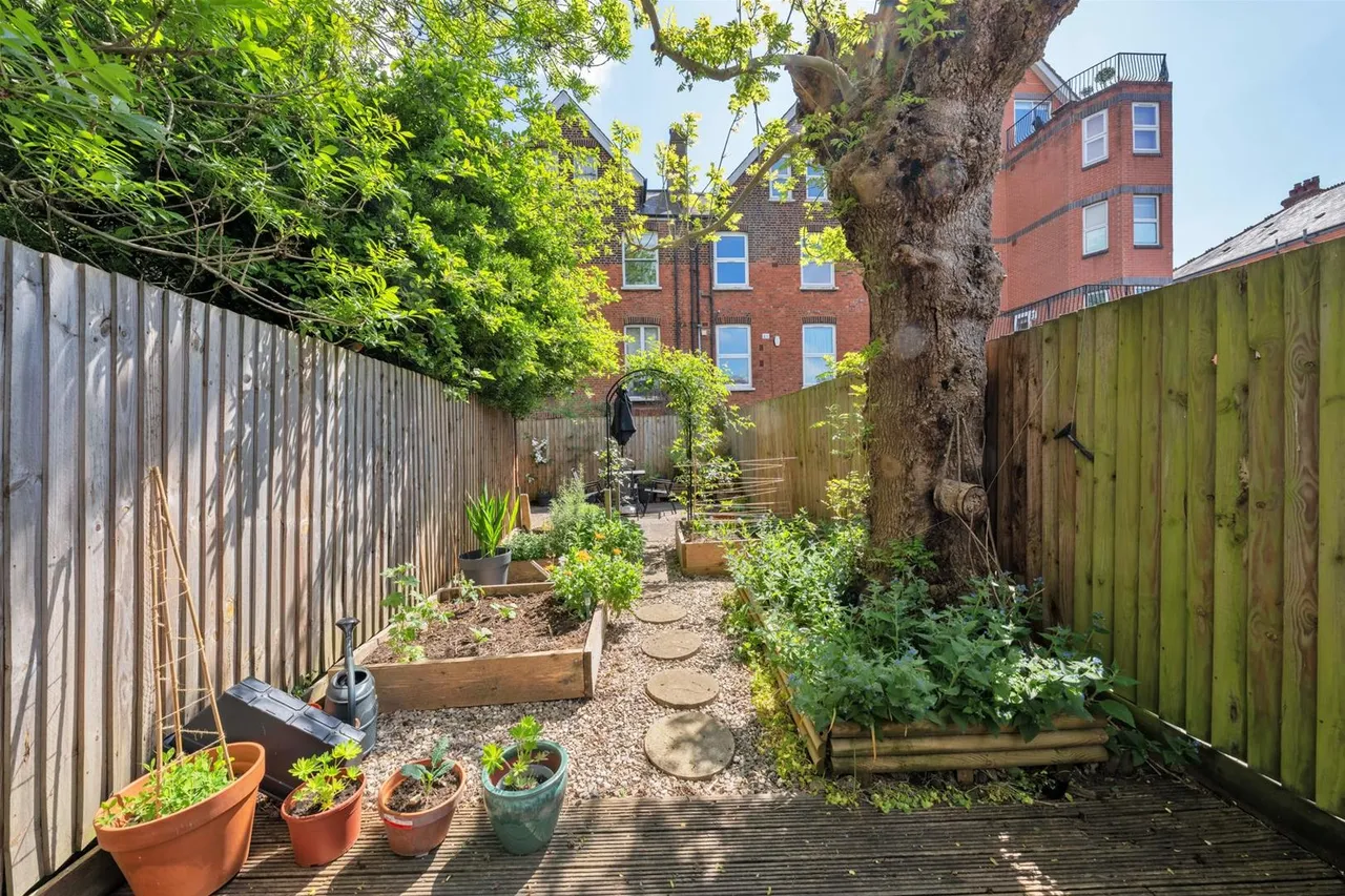 Minster Road, London, NW2, photo 7