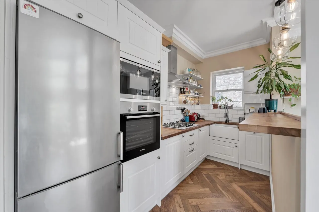 Minster Road, London, NW2, photo 5