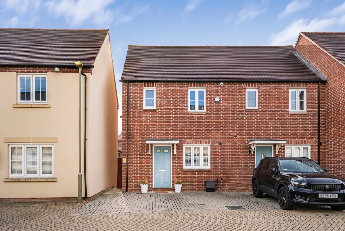2 bed house for sale, Stratford Way, Bicester