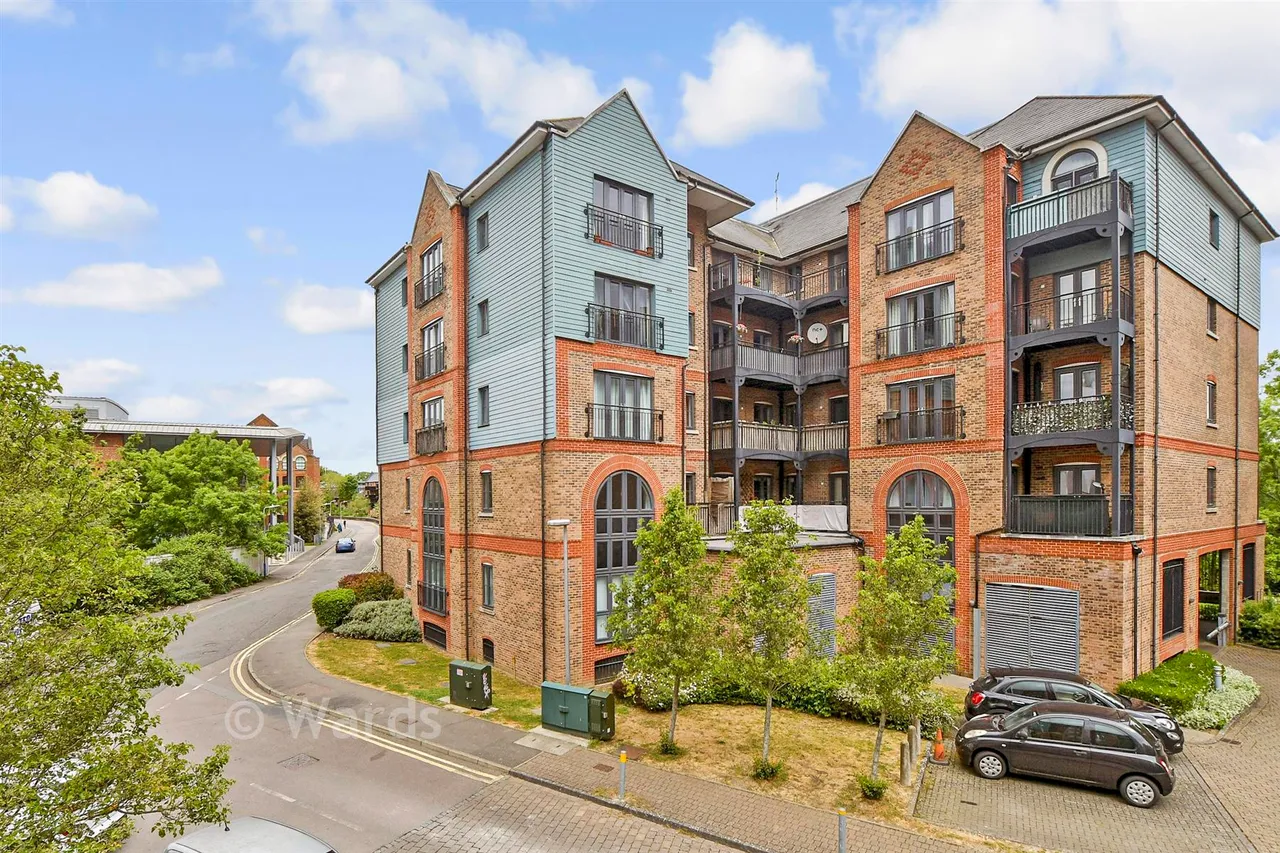 2 bed flat for sale, Medway Wharf Road, Tonbridge, TN9