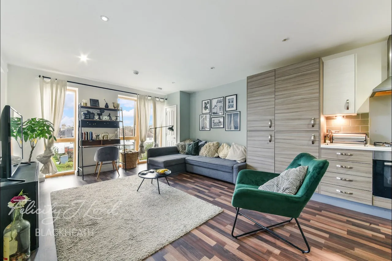 1 bed flat for sale, Rectory Field Crescent, London, SE7
