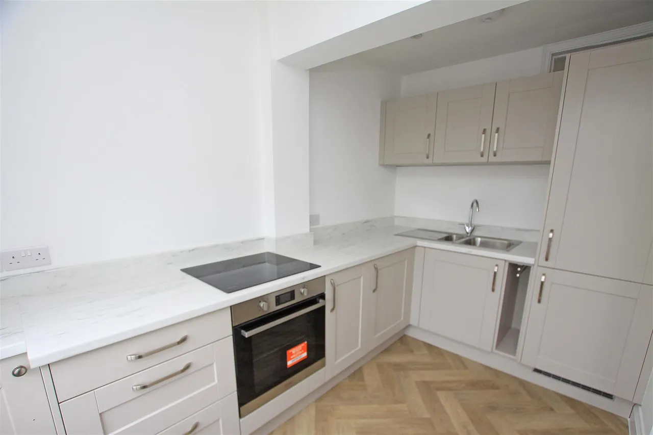 Castle Lane West, Bournemouth, photo 4