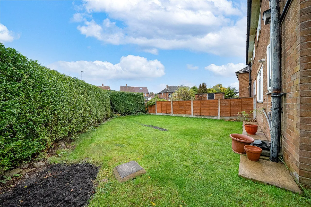 Stonegate Road, Leeds, LS17, photo 7