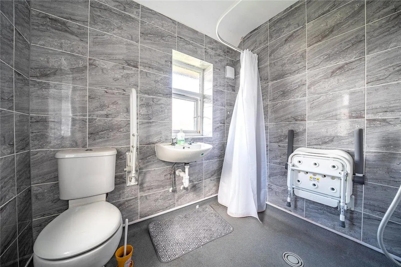 Stonegate Road, Leeds, LS17, photo 8