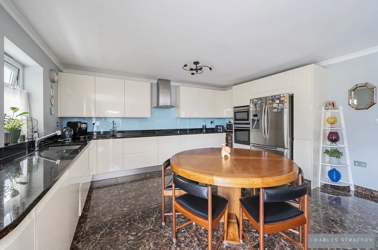 Romford, RM3, photo 15