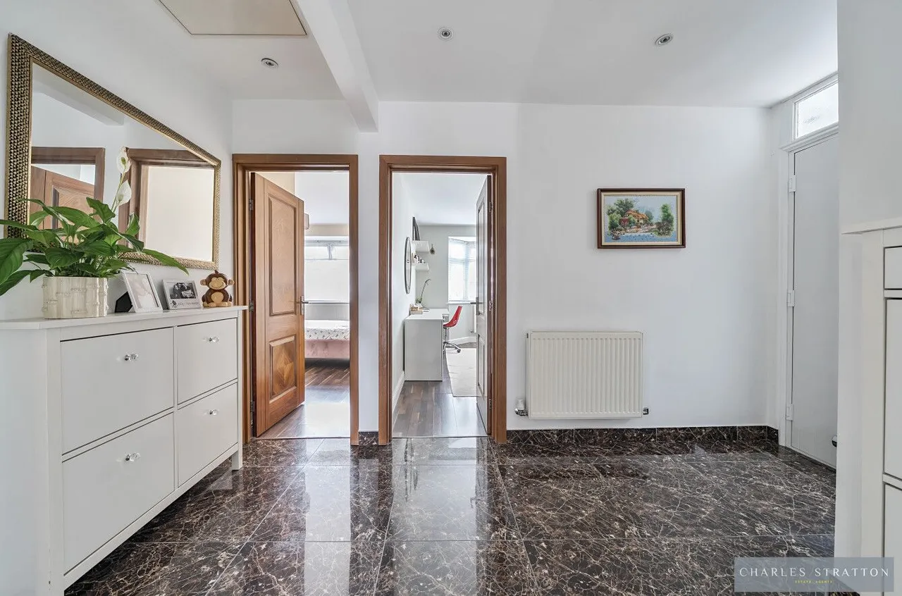 Romford, RM3, photo 7