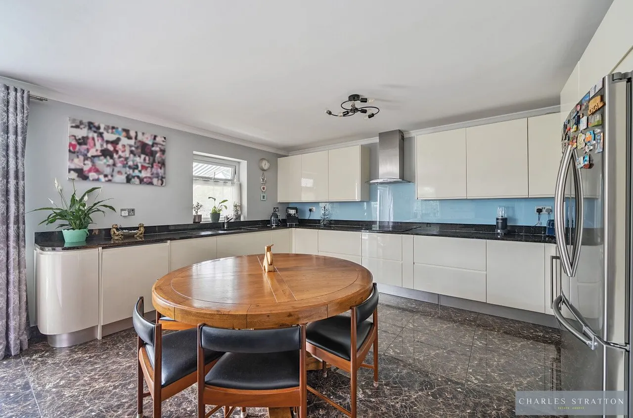 Romford, RM3, photo 16