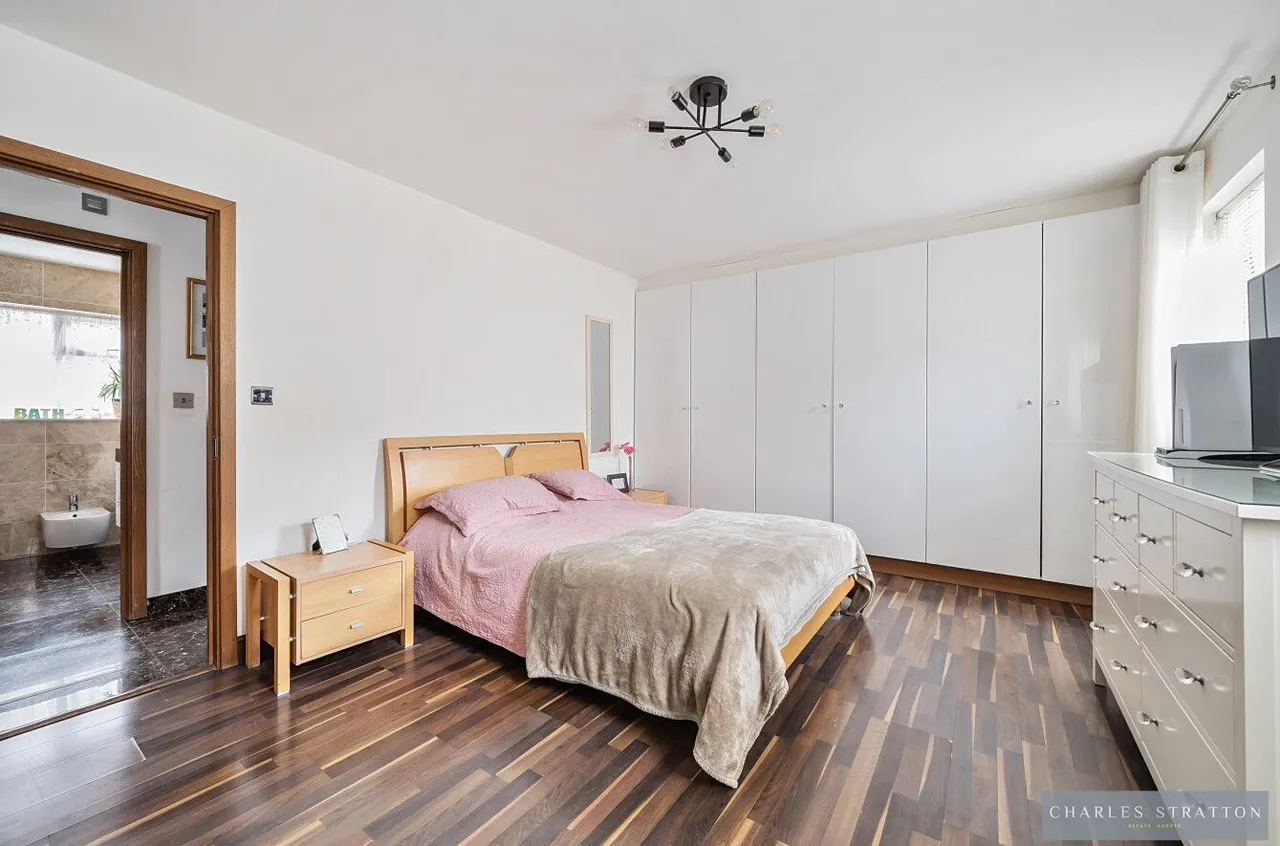 Romford, RM3, photo 17