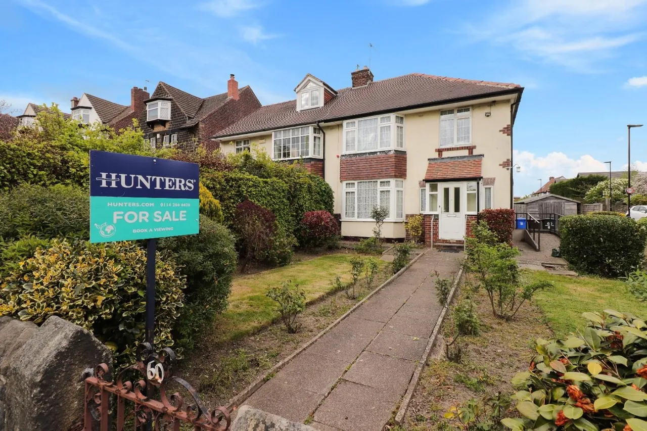 3 bed house for sale — Ringinglow Road, Bents Green, Sheffield