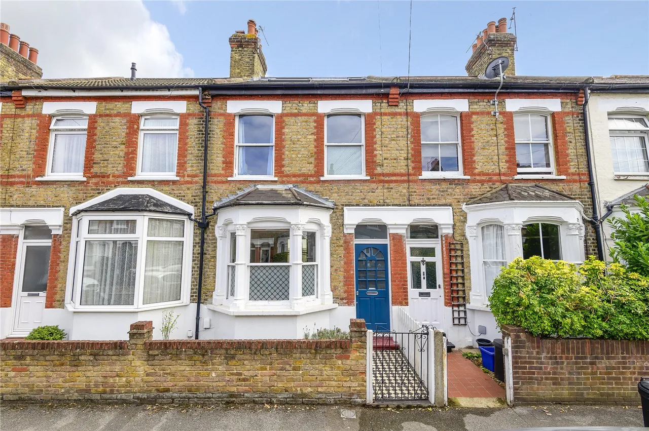 3 bed house for sale — Linden Road, Hampton, TW12 2JB