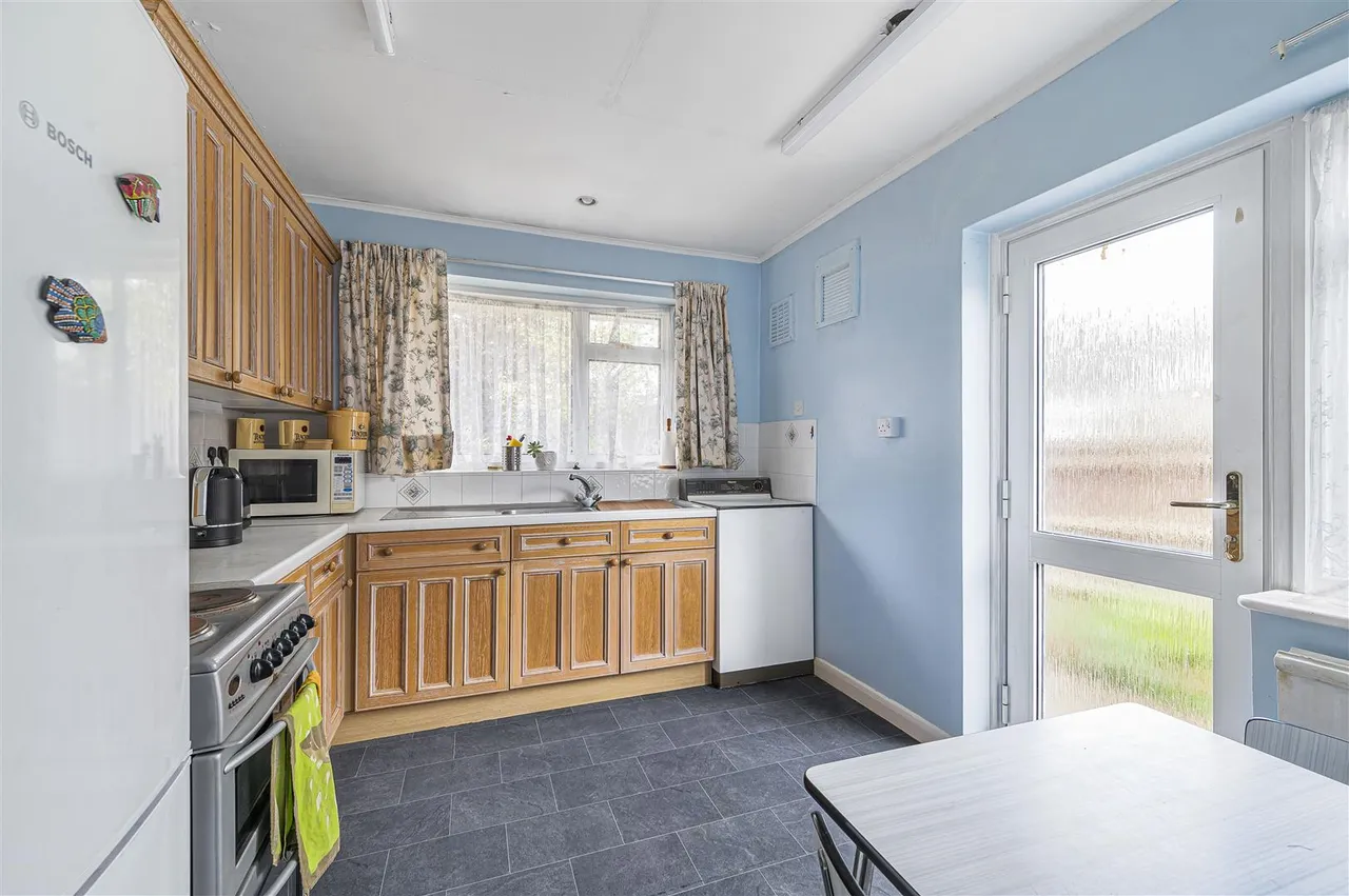 Brooks Close, Newhaven, photo 5