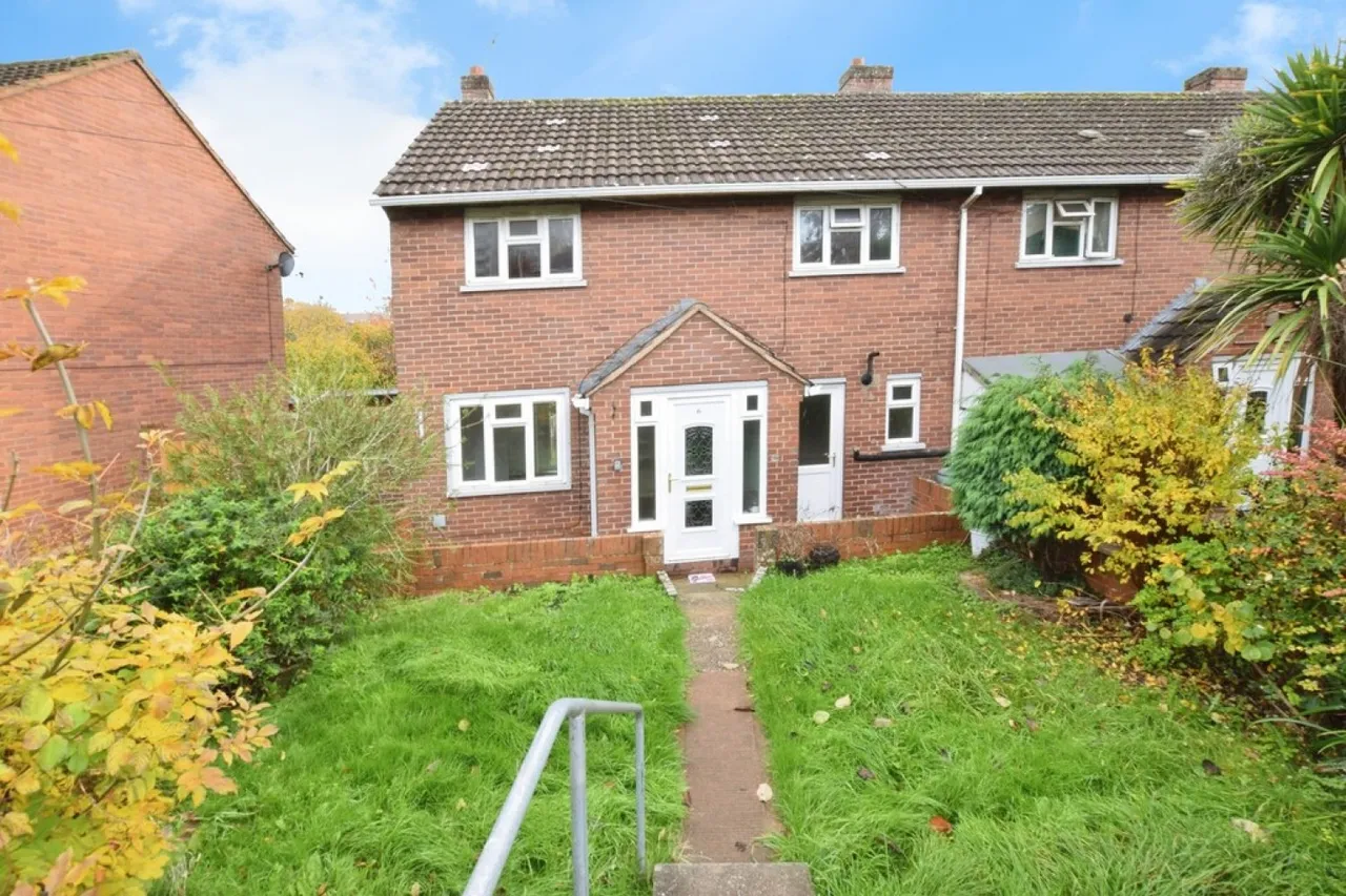 3 bed house for sale — Brookway