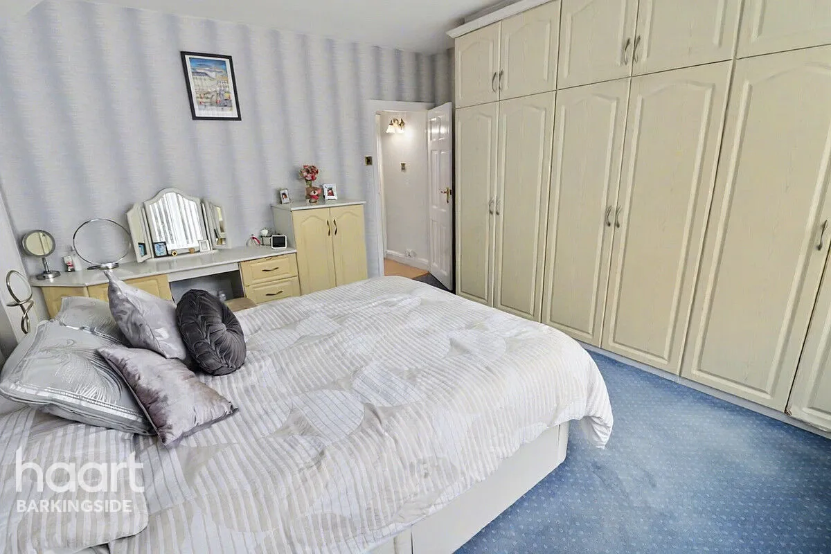 Sunnymede Drive, Barkingside, IG6, photo 15