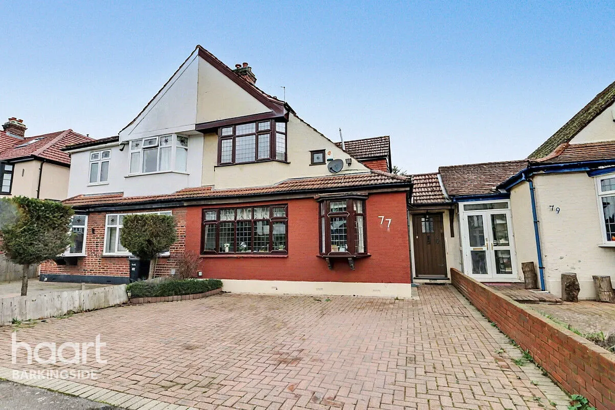 3 bed chalet for sale, Sunnymede Drive, Barkingside, IG6
