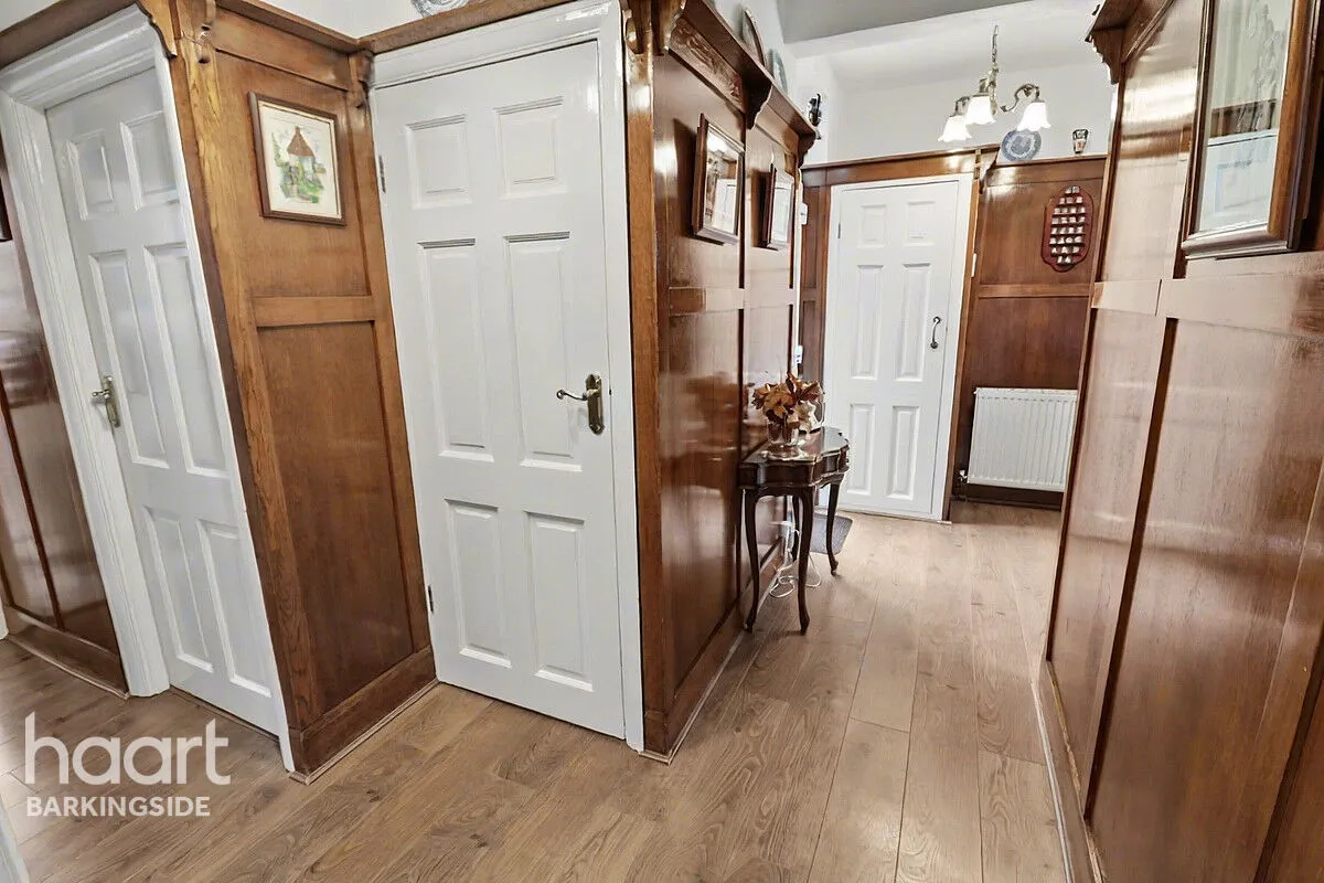 Sunnymede Drive, Barkingside, IG6, photo 7