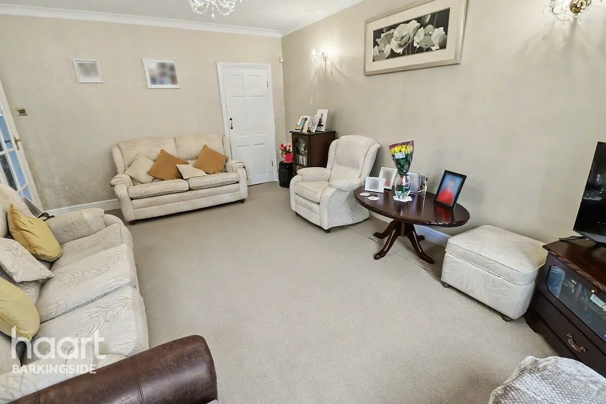 Sunnymede Drive, Barkingside, IG6, photo 9