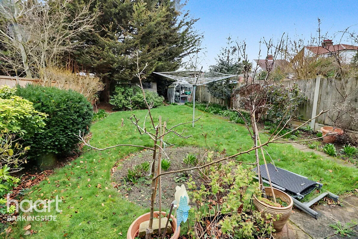 Sunnymede Drive, Barkingside, IG6, photo 19