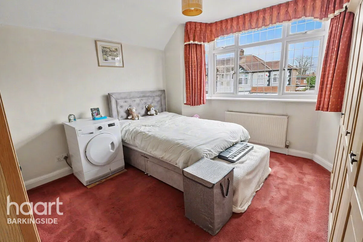 Sunnymede Drive, Barkingside, IG6, photo 16