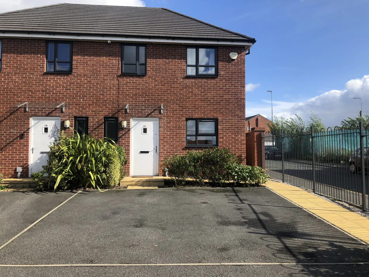 3 bed house to rent — Bugle Close, M7