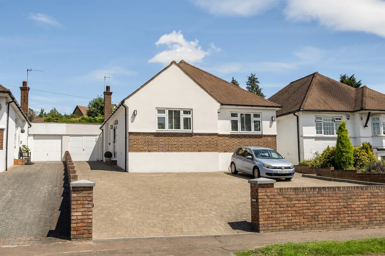 3 bed house for sale — Old Park View, Enfield