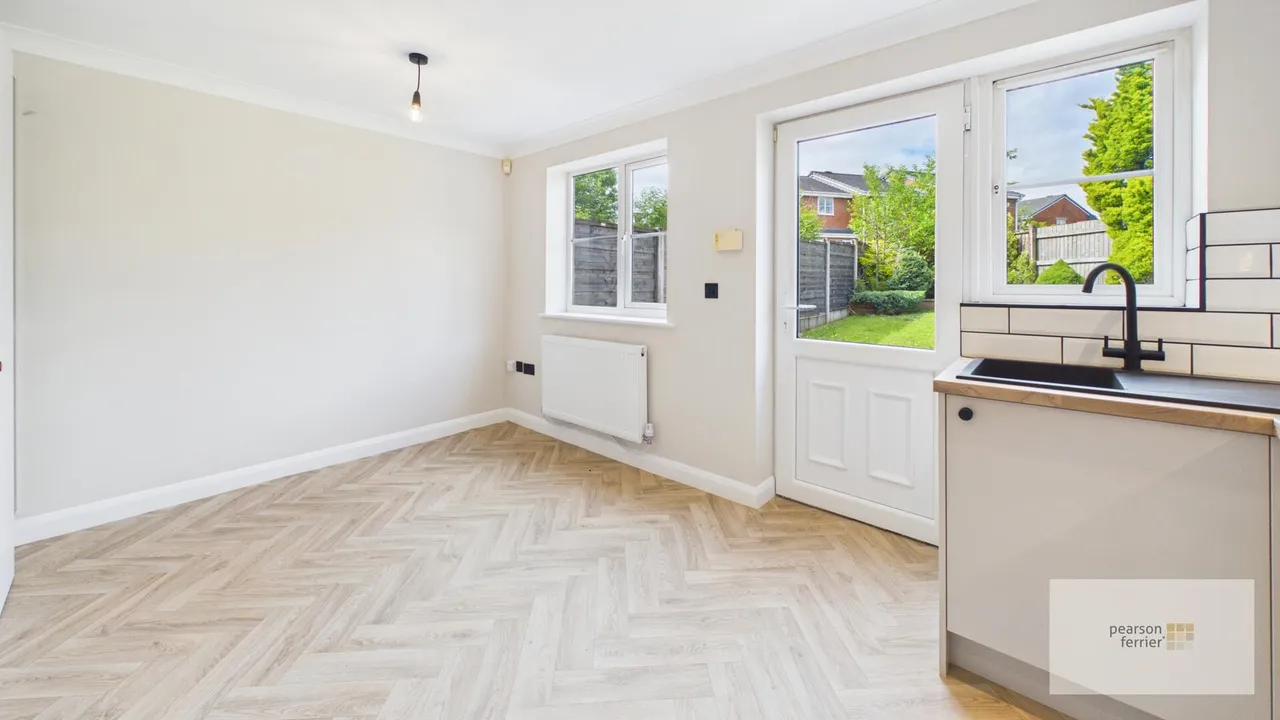 Holme Avenue, Bury, BL8 1HN, photo 6
