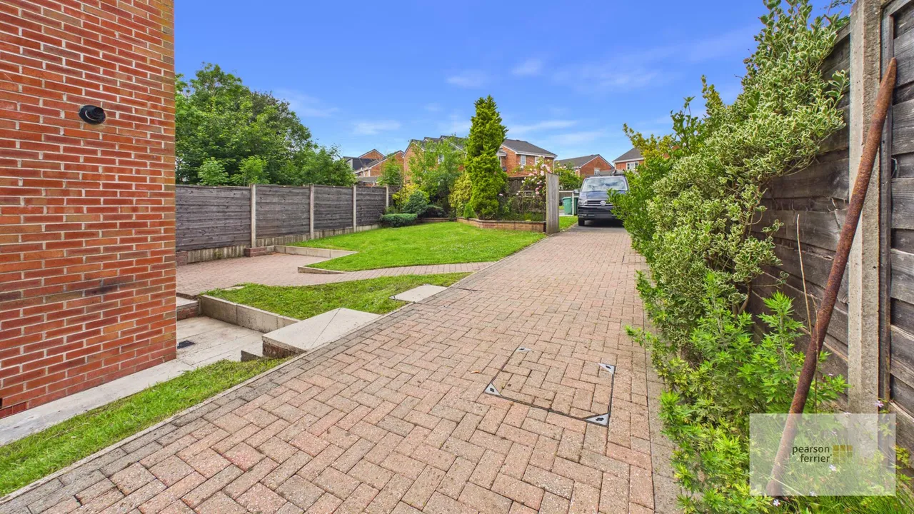 Holme Avenue, Bury, BL8 1HN, photo 8