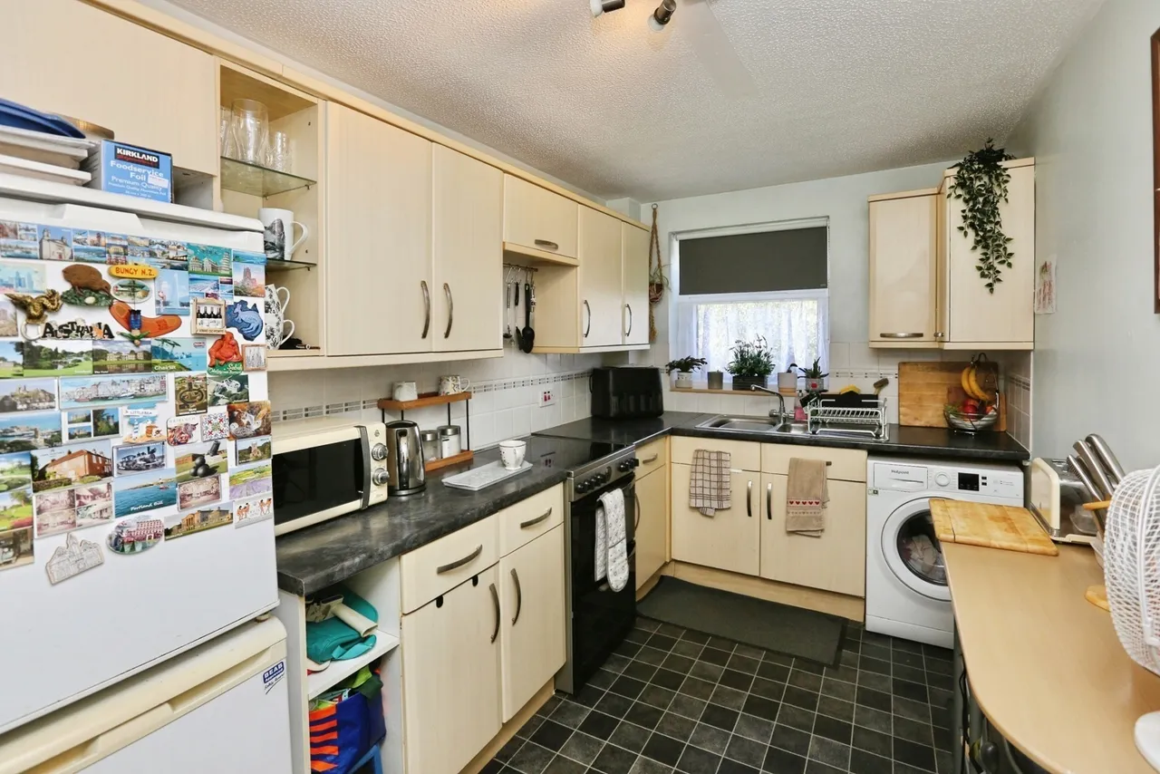 Dandelion Close, Gosport, PO13, photo 2