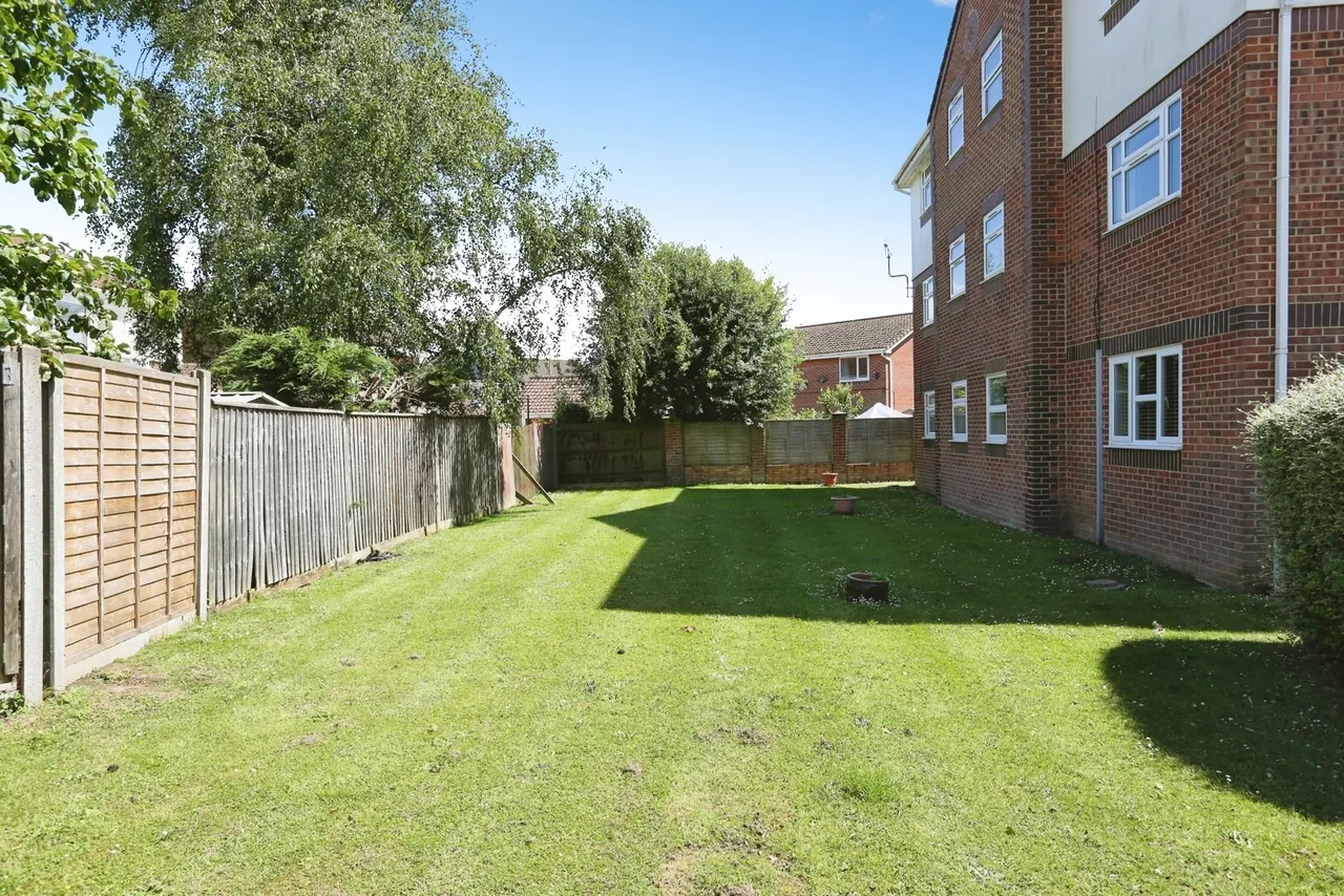 Dandelion Close, Gosport, PO13, photo 11