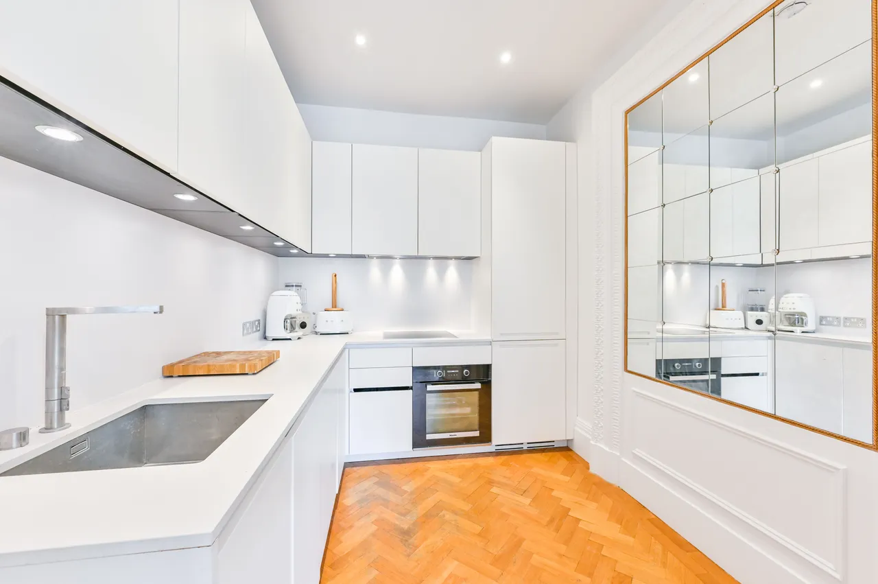Flat L, 26-27 Queens Gate Gardens, London, photo 3